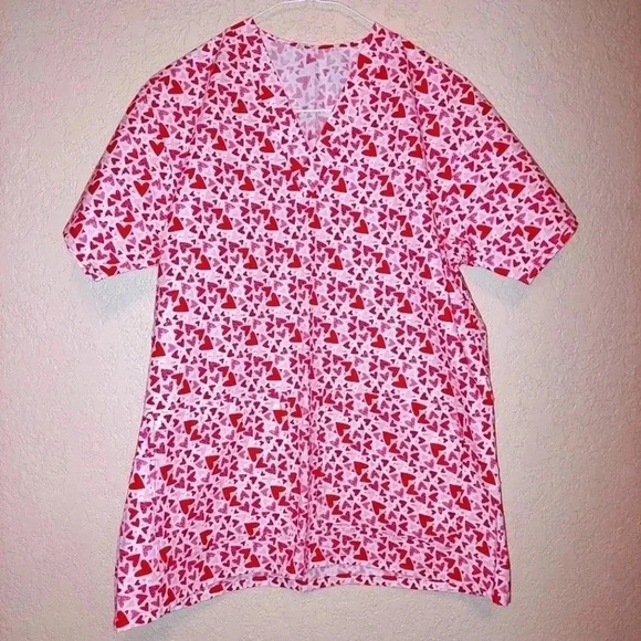 Womens Valentines printed V neck Scrub top Size Assumed a Medium - Picture 1 of 6